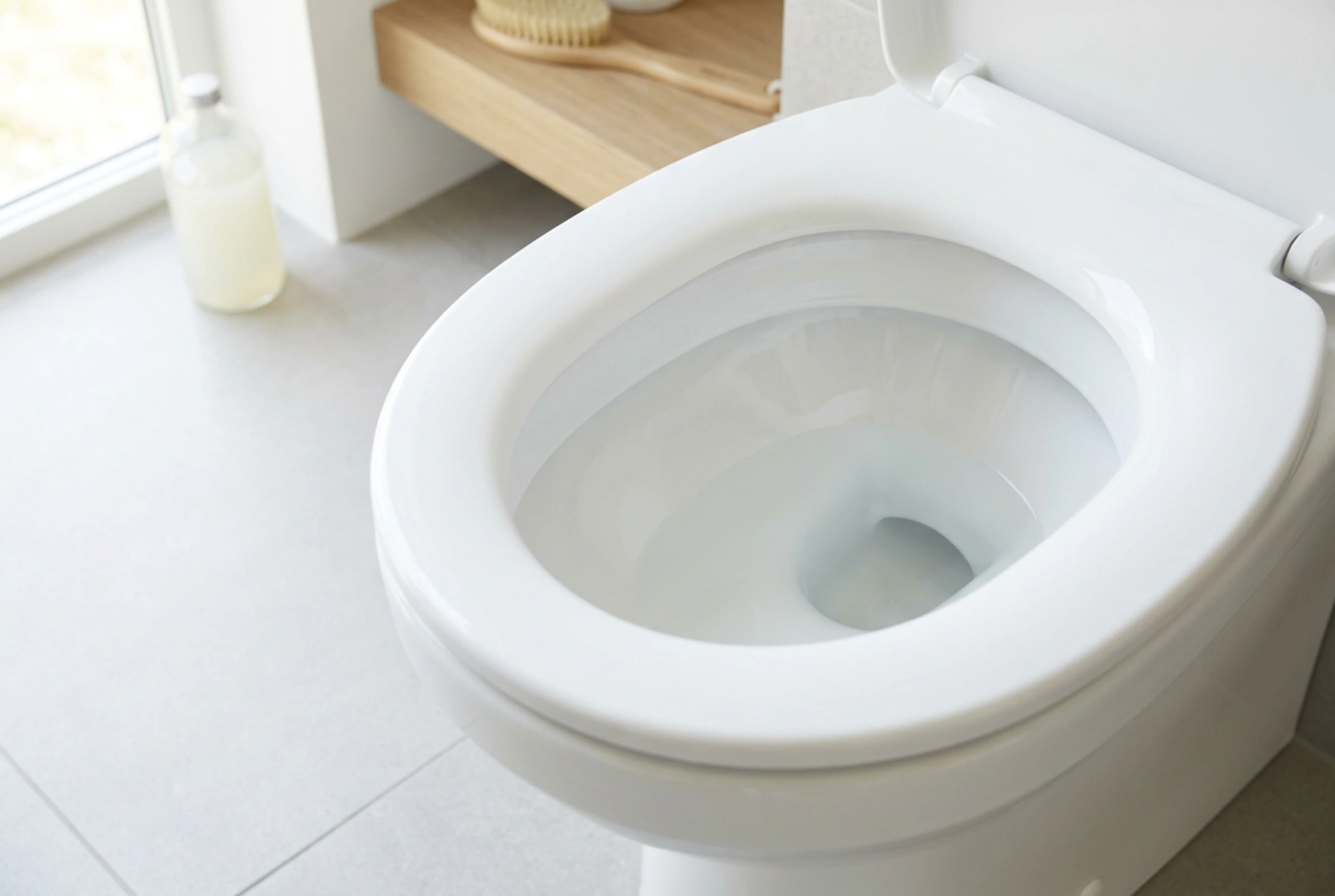 Stačí WC bloky k čištění toalety bez použití kartáče?